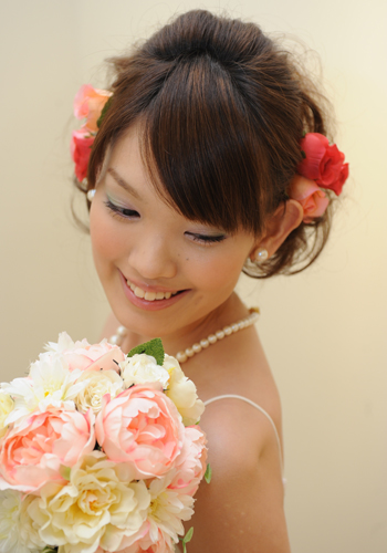 結婚式 花嫁 髪型 コサージュ